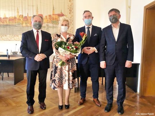 Imieninowe życzenia od władz powiatu dla Urszuli Kozioł