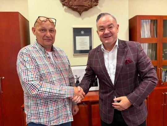 Jacek Surma nadal będzie zajmował się zegarem na wieży oleśnickiego ratusza