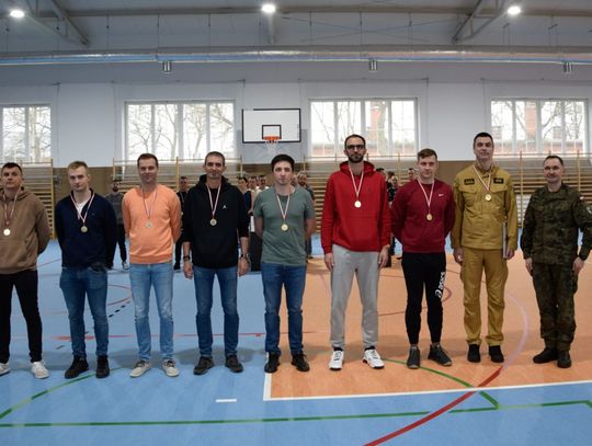 Jak mundurowi w siatkówkę grali