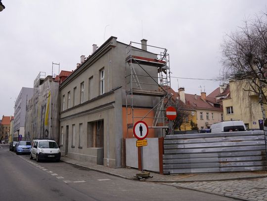Jak przebiega przebudowa kamienicy na Zamkowej w Oleśnicy?