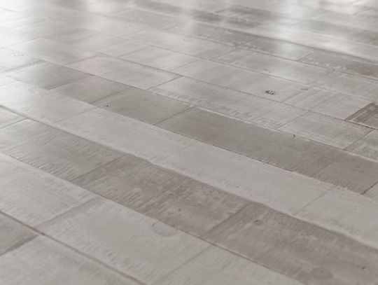 Jak skutecznie osuszyć podposadzkowo we Wrocławiu: poradnik dla domowych i profesjonalnych rozwiązań