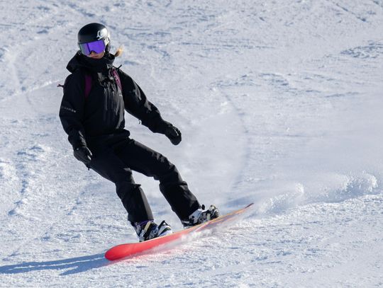 Jak uniknąć kontuzji podczas jazdy na snowboardzie? Sprawdź!