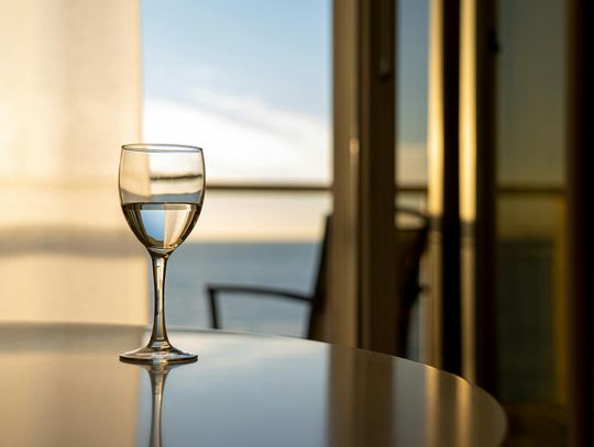 Jak zamienić balkon w prywatną oazę dzięki osłonom balkonowym?