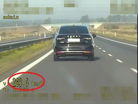 Jechał ponad 200 km/h tam, gdzie obowiązuje 120 km/h