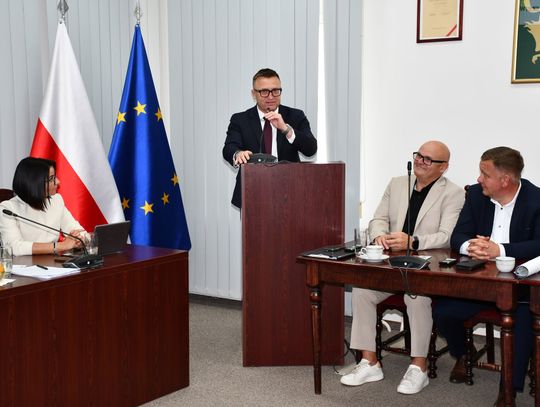 Jednogłośne absolutorium dla wójta! Marcin Kasina triumfuje w Gminie Oleśnica