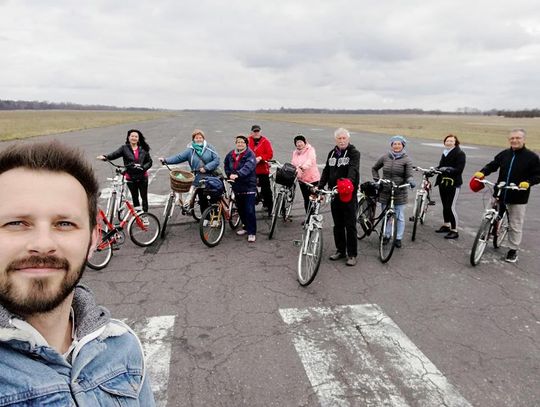 Jedzie sekcja rowerowa UTW Oleśnica