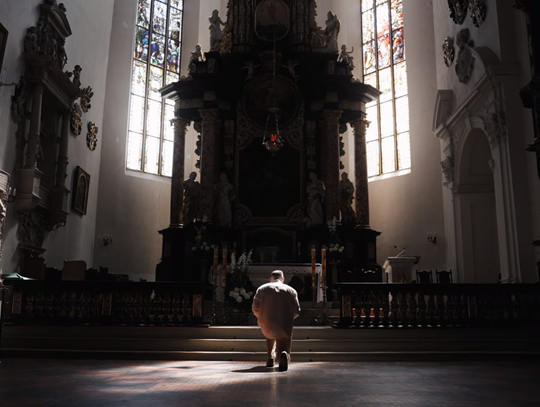 „Jezu, uwielbiam moc imienia Twego”. Teobańkologia Music z nową pieśnią uwielbienia