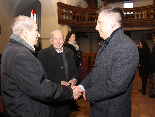 "Kamienna Kronika Bierutowa” zachwyciła publiczność. Owacje na stojąco w świątyni "Kamienna Kronika Bierutowa” zachwyciła publiczność. Owacje na stojąco w świątyni