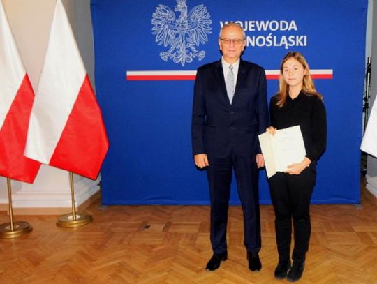 Karolina Cecerko z II LO w Oleśnicy ze stypendium premiera