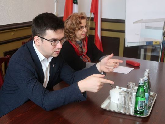 Kiedy burmistrz zmieni fryzurę?