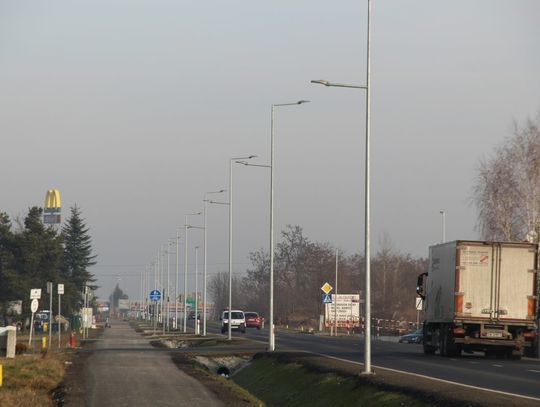 Kiedy zaświecą lampy na Dobroszyckiej?