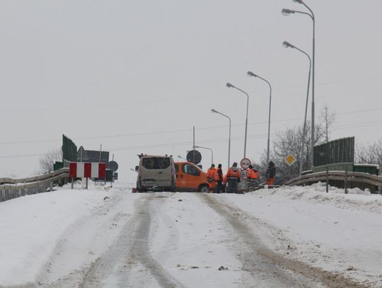 Kierowca z Oleśnicy: Stoję w korku przed wiaduktem...