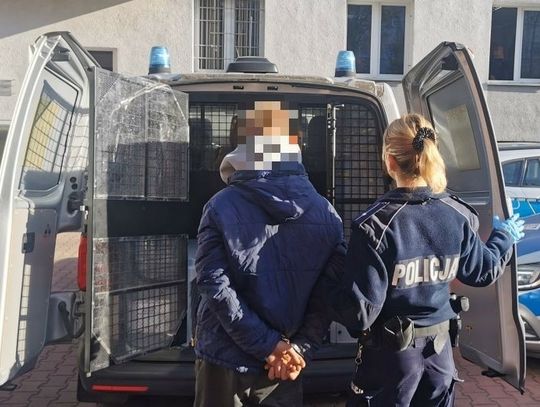 Kierujący skodą wiózł amfetaminę i był poszukiwany listem gończym
