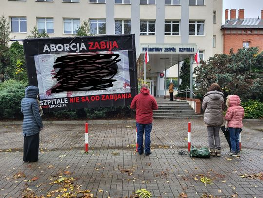 Kolejna pikieta pod szpitalem w Oleśnicy