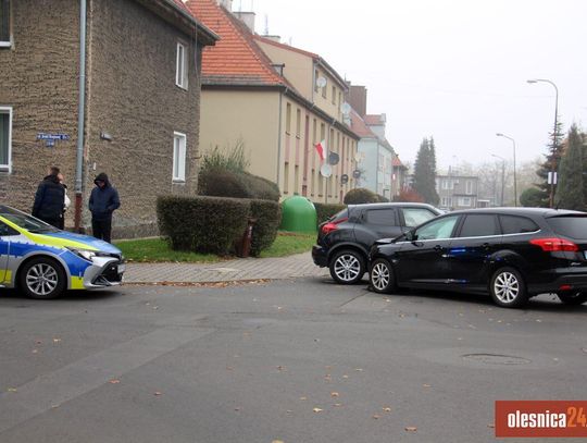 Kolizja dwóch aut na Zielonych Ogrodach w Oleśnicy