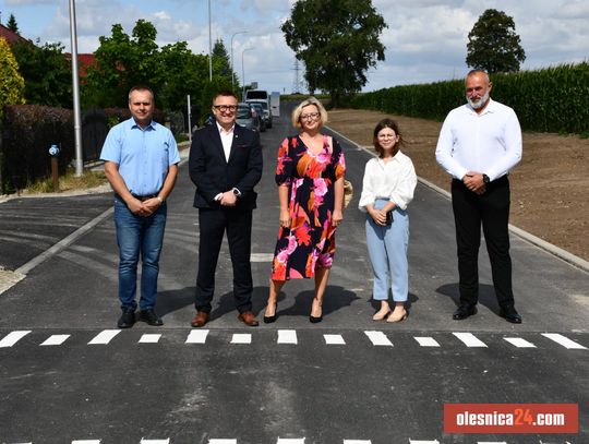 Koniec kłopotów! W Bystrem oddano do użytku nową, piękną ulicę Mokrą