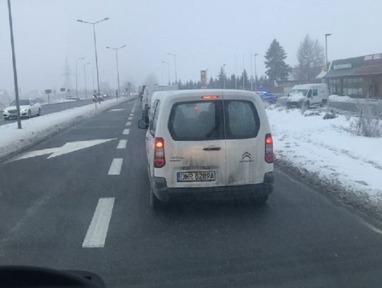 Korki na wiadukcie w Oleśnicy już od rana