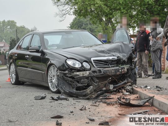 Kot przyczyną czołowego zderzenia mercedesa i opla?