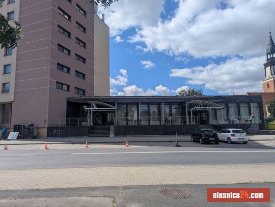 Kręcą w Perle. Filmowa ekipa wkroczyła do hotelu — zobacz, co dzieje się na miejscu