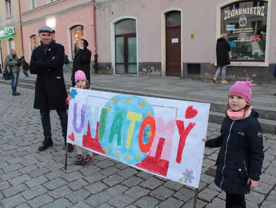 Kto manifestował na Rynku w Oleśnicy? /ZDJĘCIA I WIDEO/
