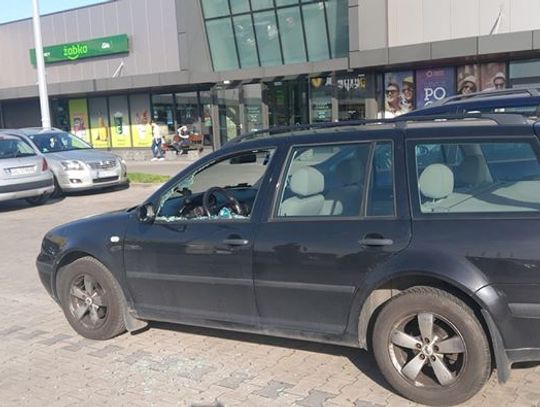 Kto włamał się do auta przy Pogodnym Centrum?