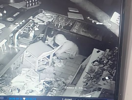 Kto włamał się do restauracji? (WIDEO)