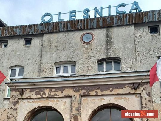 Kultowy neon nie wróci na dworzec w Oleśnicy. Miasto ujawnia powody Kultowy neon nie wróci na dworzec w Oleśnicy. Miasto ujawnia powody