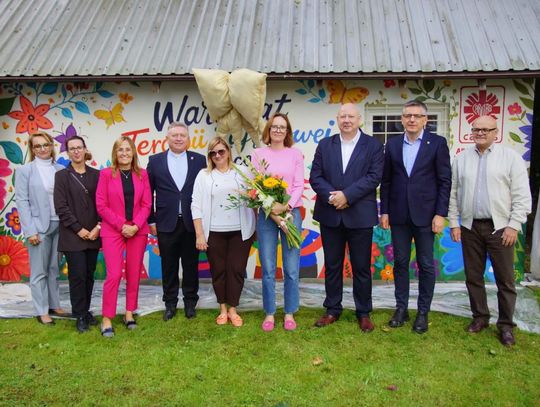 Kwiaty, które nie przekwitną. Nowy mural w WTZ Syców