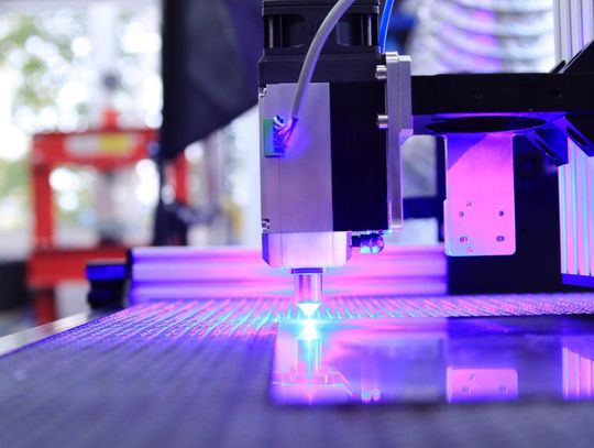 Laserowe cięcie blach i gięcie profili – jak osiągnąć dowolny kształt metali?
