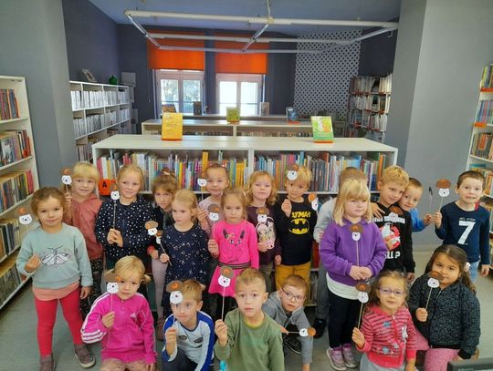 Lekcja biblioteczna z Ekoludkami z Przedszkola nr 6 w Oleśnicy