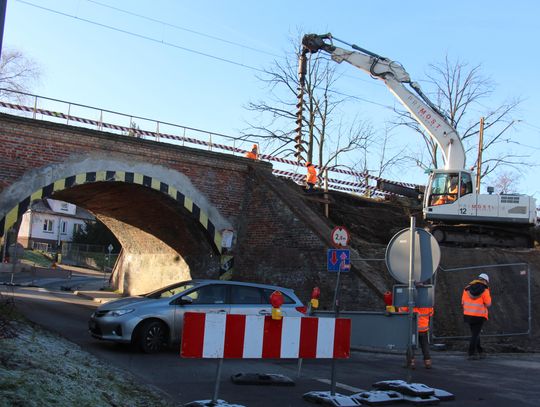 Lekko nie jest... Wiadukt na Wiejskiej zamknięty, tworzą się korki Lekko nie jest... Wiadukt na Wiejskiej zamknięty, tworzą się korki