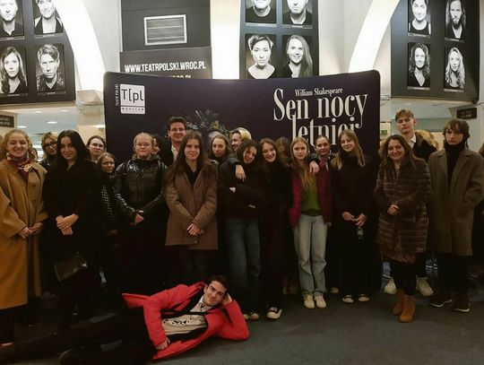 Licealiści z Sycowa pojechali na spektakl do Teatru Polskiego 