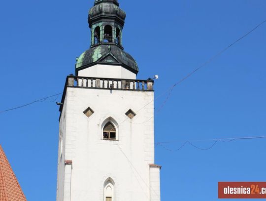 Liny zawisły między wieżami
