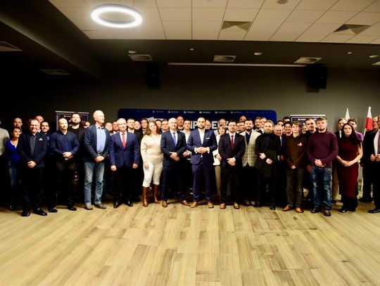 Lokalni liderzy Nowej Nadziei i Ruchu Narodowego razem z Tyszką i Sośnierzem