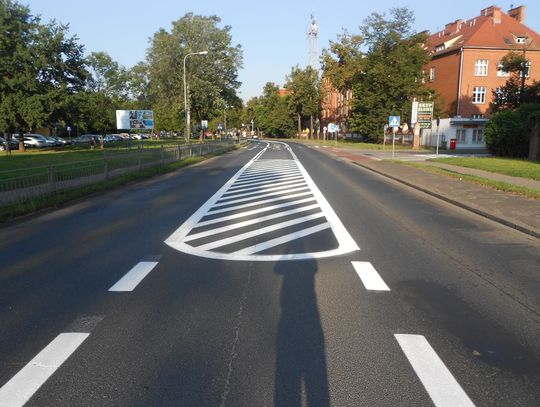 Malują znaki, na Wojska Polskiego biało-czerwone