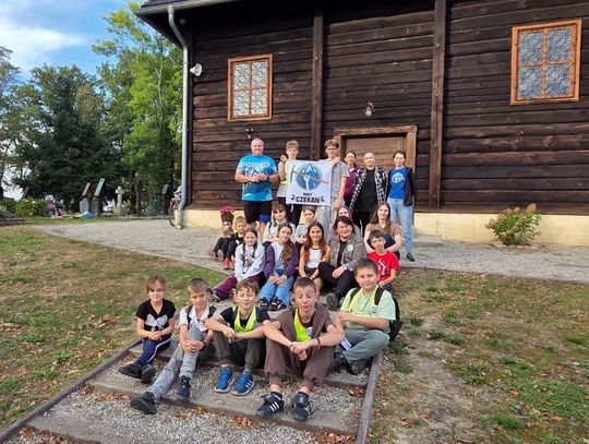 „Mały Czekan” rozpoczął nowy sezon. Trekking połączony z historią szkoły