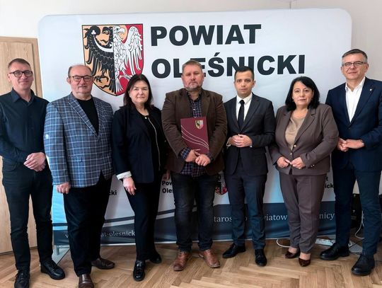 Marek Kamaszyło doceniony przez władze powiatu. Podziękowania za zasługi dla Oleśnicy