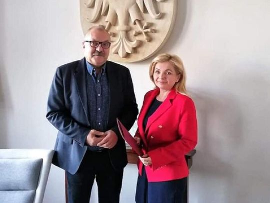 Marszałek dziękuje wiceburmistrz Oleśnicy