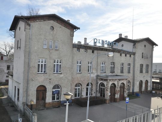Miasto Oleśnica nie przejmie dworca PKP! Kolej obiecuje, że wyremontuje go sama...