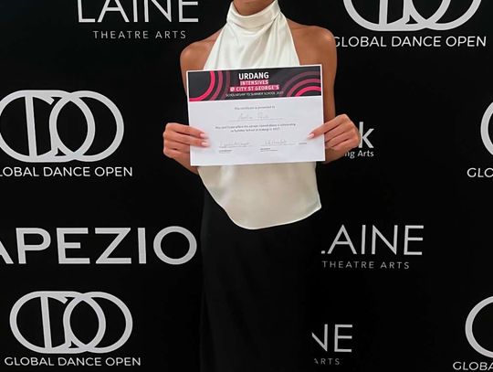 Międzynarodowy sukces Anieli Prus! Uczennica I LO w Oleśnicy otrzymała stypendium w Londynie