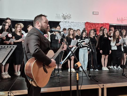 Międzypokoleniowe patriotyczne śpiewanie