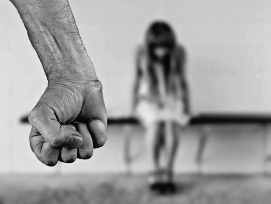 Mieszkańcy powiatu oleśnickiego szantażowali seksualnie nastolatkę