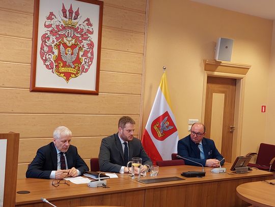 Minister, wojewoda i samorządowcy w ratuszu w Oleśnicy 