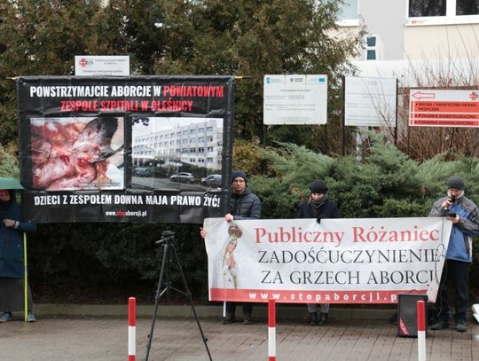 Modlili się pod szpitalem w Oleśnicy
