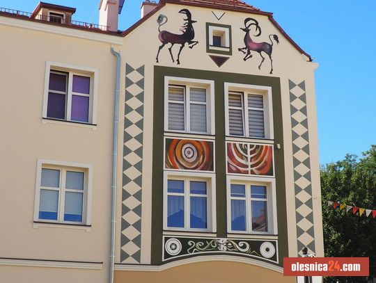 Odsłonili mural w Rynku. Zdążyli dosłownie pięć minut przed czasem