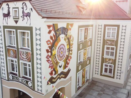 Mural, który przywrócił pamięć o artystach. Wyjątkowa pamiątka po OFCA w Oleśnicy