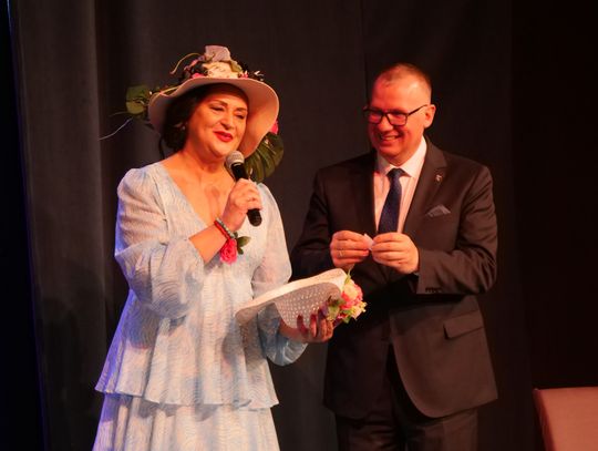 Muzyczne święto pań w Sycowie. „Piosenki z kapelusza” zachwyciły publiczność z okazji Dnia Kobiet