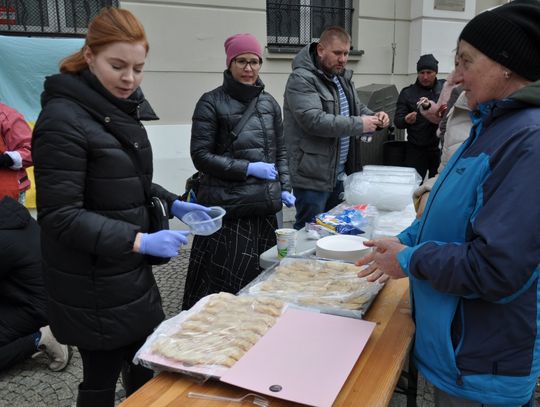 Na oleśnickim Rynku zebrano 3 tysiące złotych na żywność dla uchodźców