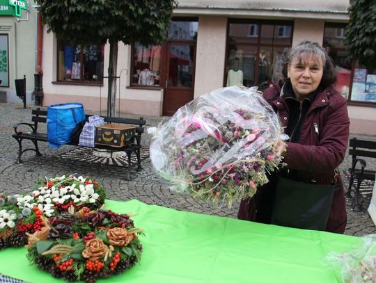Na Rynku w Oleśnicy trwa handlowanie