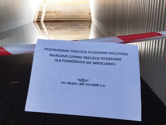 „Najbliższe czynne przejście podziemne? We Wrocławiu!” – klasyczny żart z „Misia” na dworcu w Oleśnicy